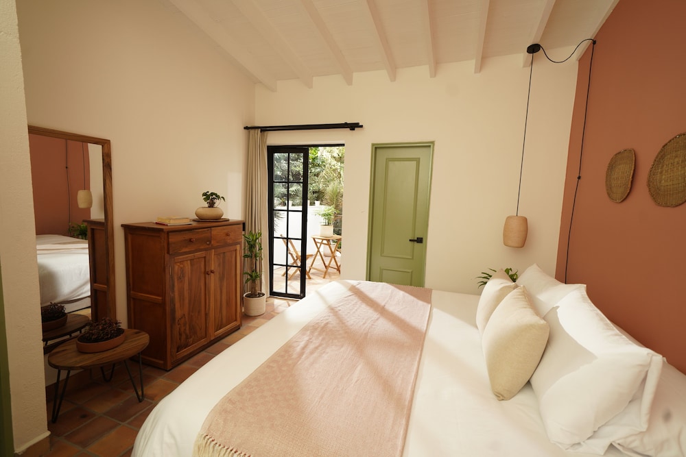 Deluxe Room - Photo 9