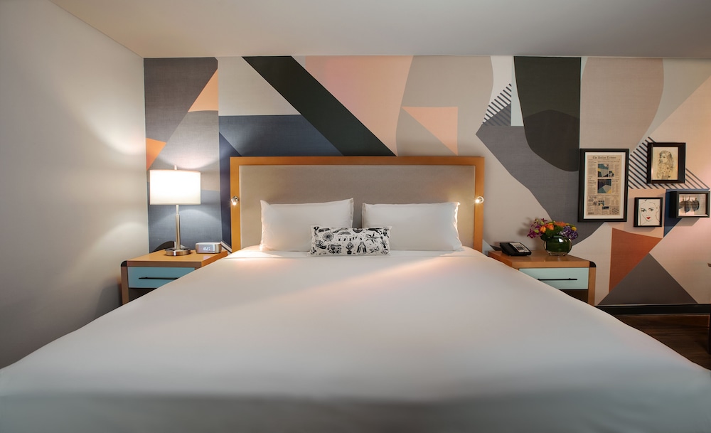 Suite, 2 Queen Beds photo 2