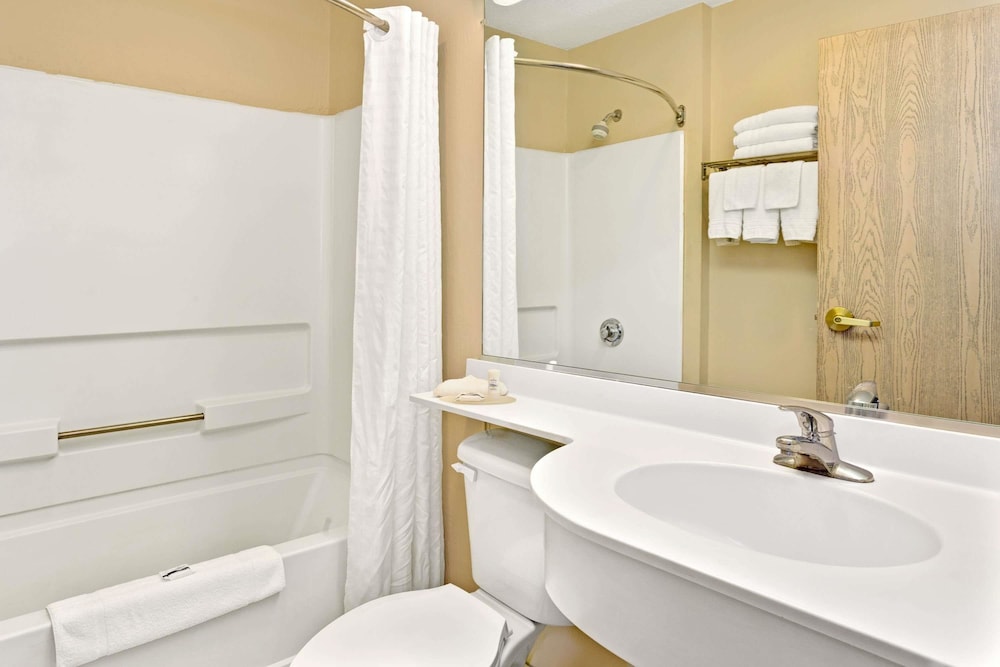 Room, 2 Queen Beds, Accessible, Non Smoking - Photo 4