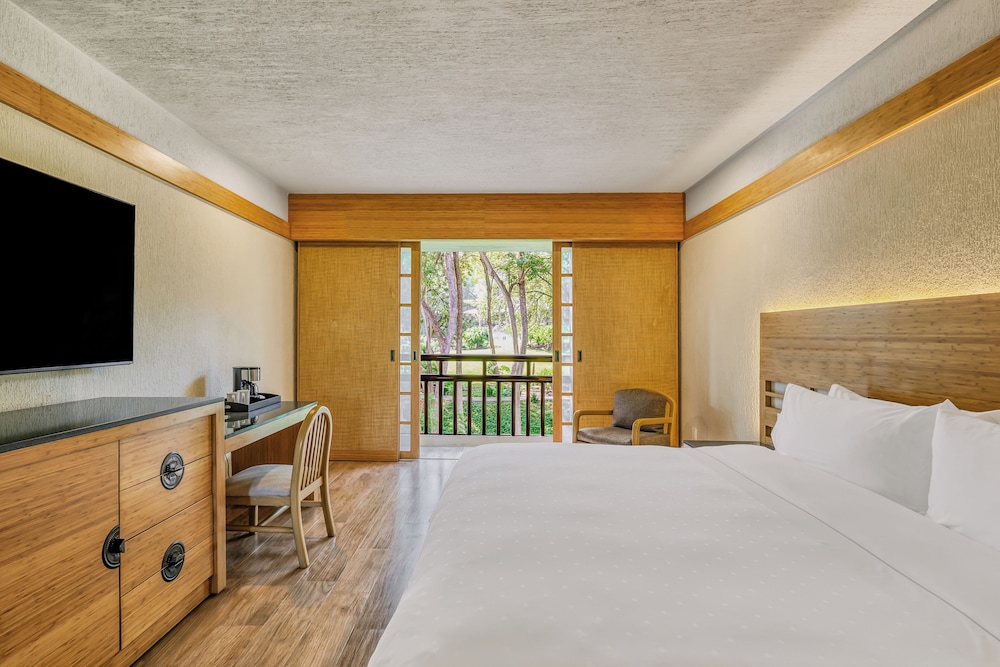 Deluxe Room, 1 King Bed, Pool View - Photo 2