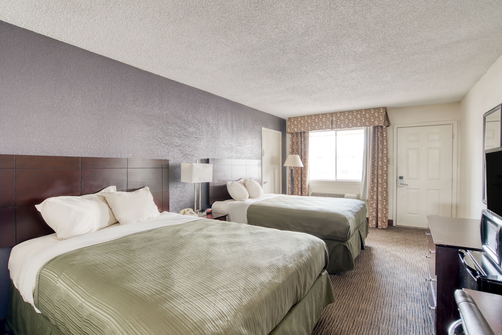 Room, 2 Queen Beds, Smoking