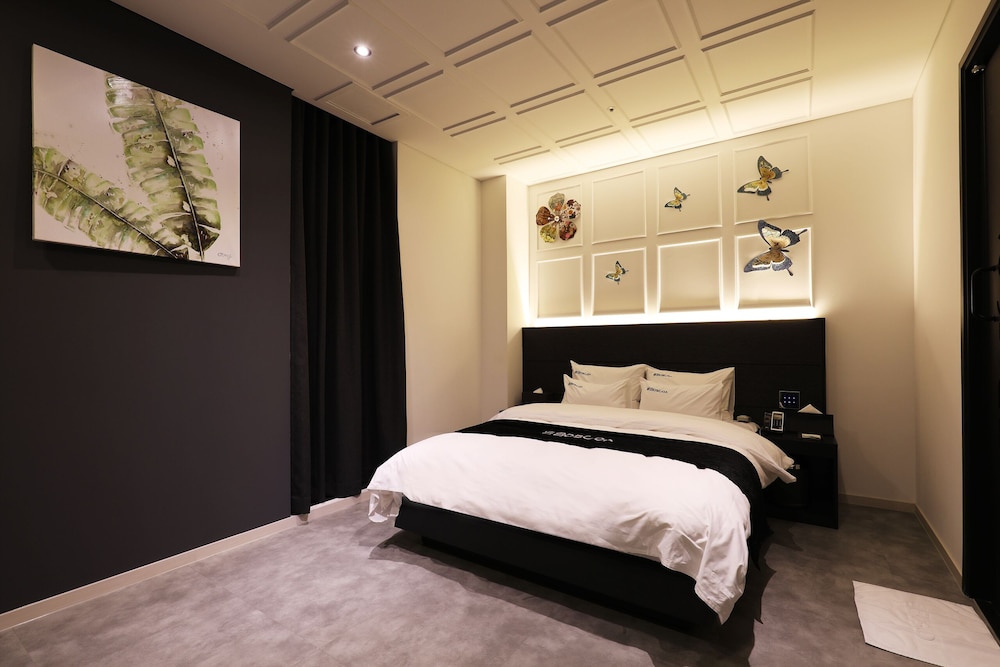 Standard Double Room (No Breakfast) - Photo 2