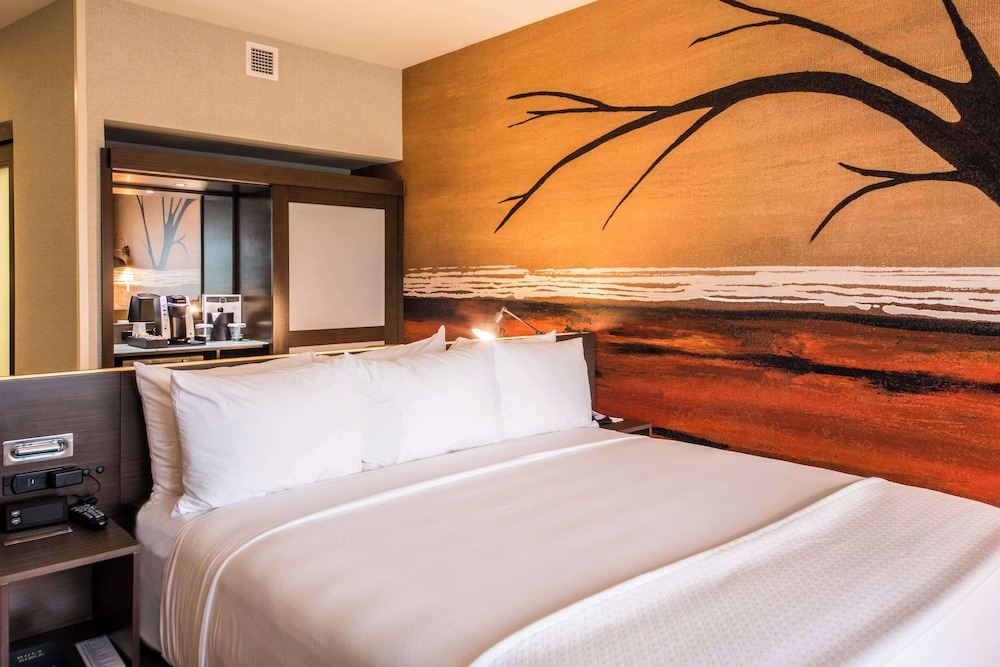 Suite, 1 King Bed with Sofa bed, Non Smoking