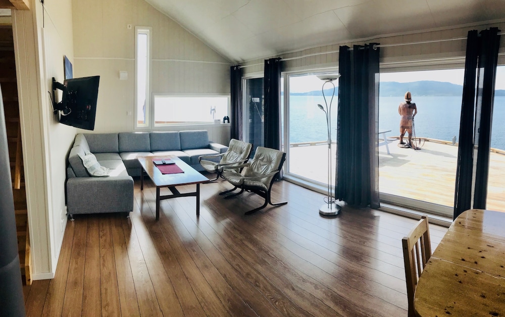 Cabin, 2 Bedrooms, Private Bathroom, Sea View photo 1