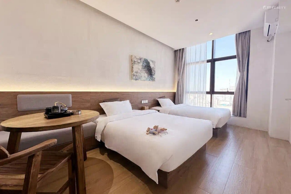 Comfort Twin Room, City View
