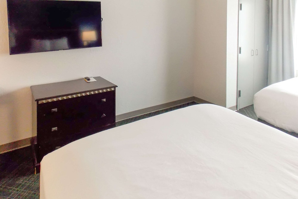 Suite, Multiple Beds, Accessible, Non Smoking - Photo 7