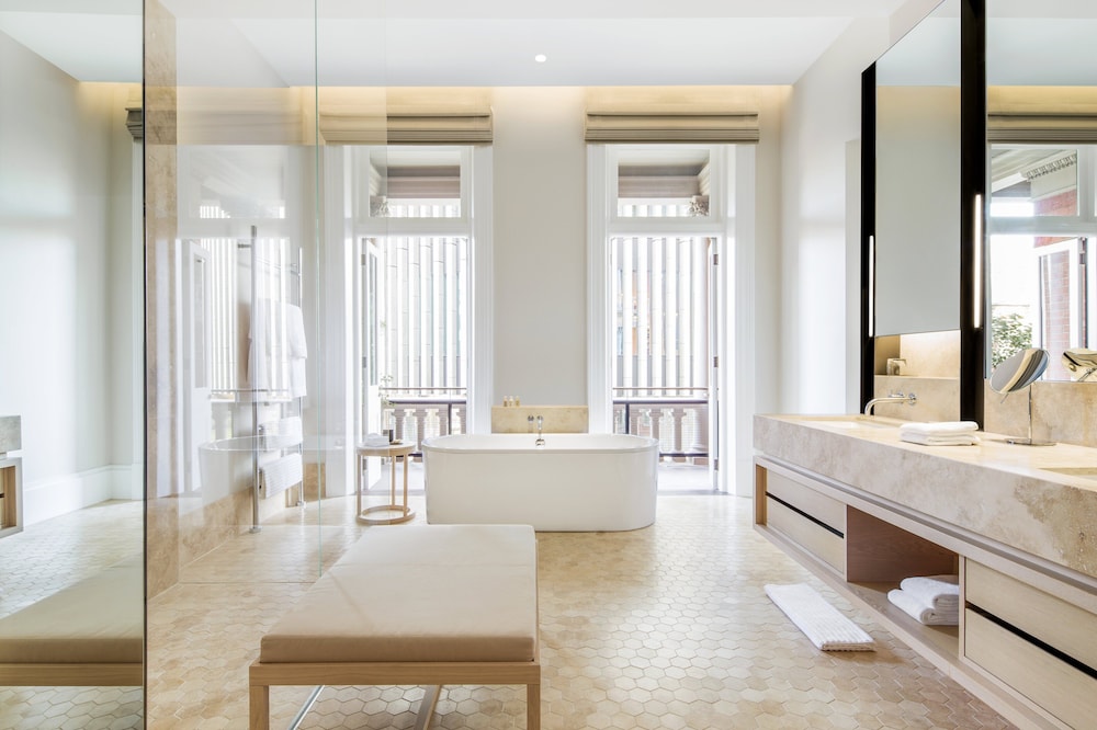 Room, Balcony (Heritage)