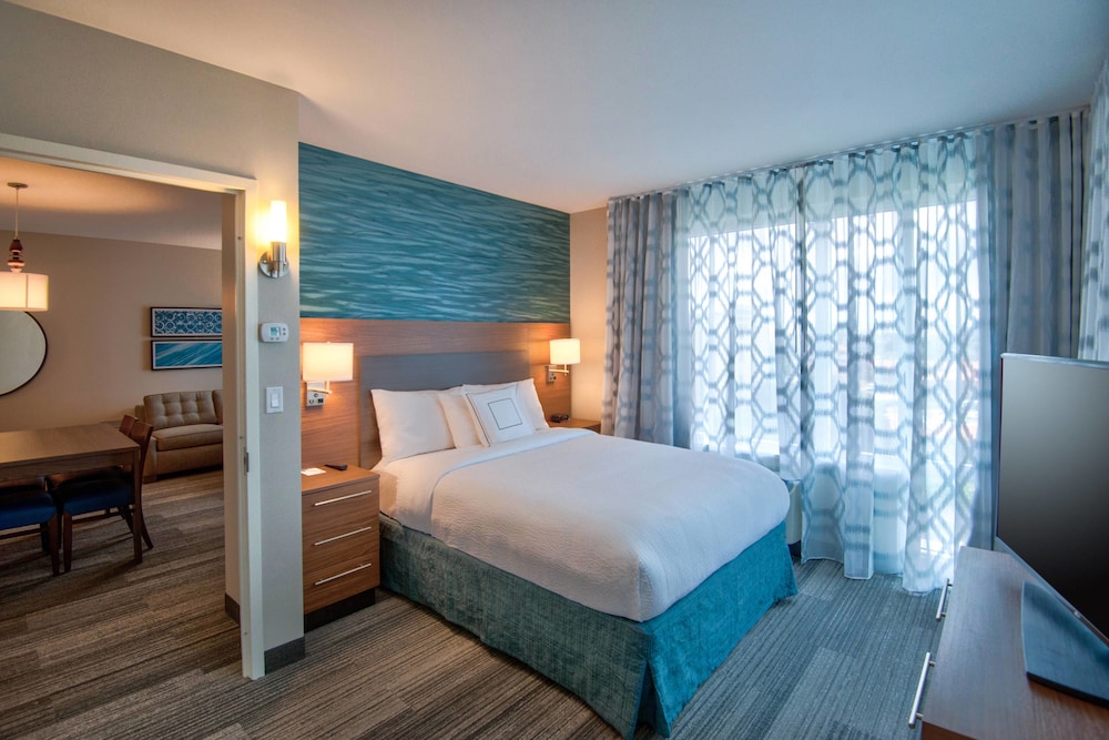 Suite, 2 Bedrooms (Mobility Accessible, Roll-In Shower) photo 3