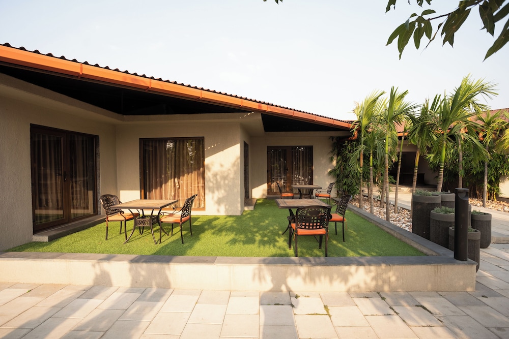 Premium Room With Garden Sit Out photo 1