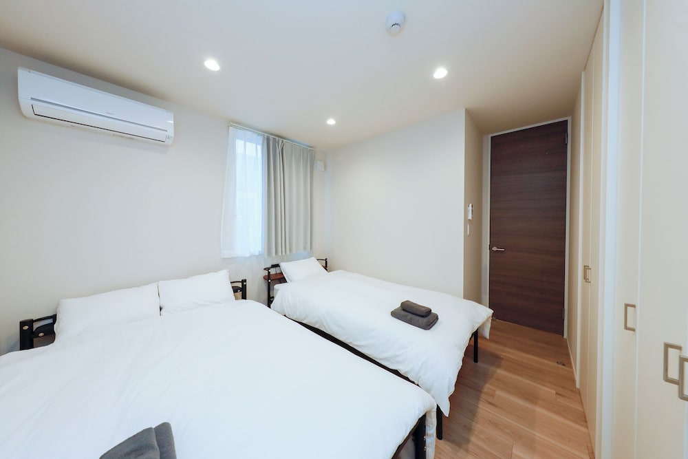 402/Accommodates six-person, Non Smoking photo 1