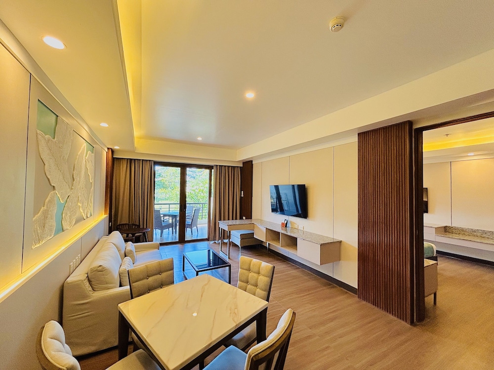 Family Room photo 2