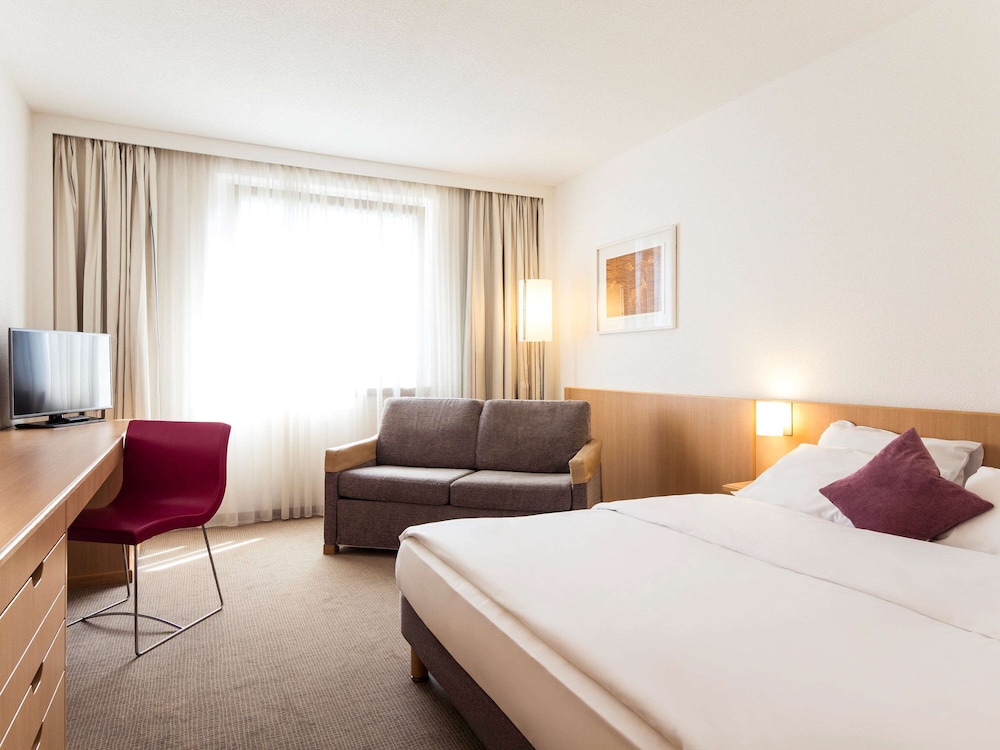 Standard Room, 1 Queen Bed with Sofa bed - Photo 3