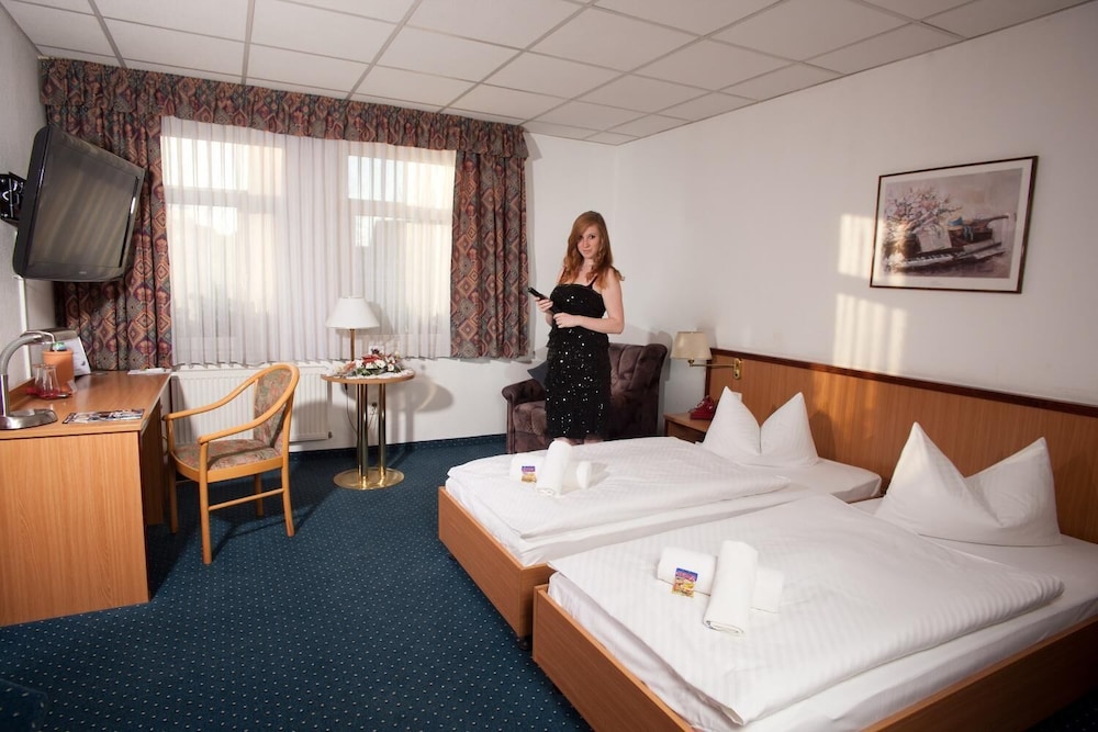 Standard Double Room, 2 Twin Beds photo 3