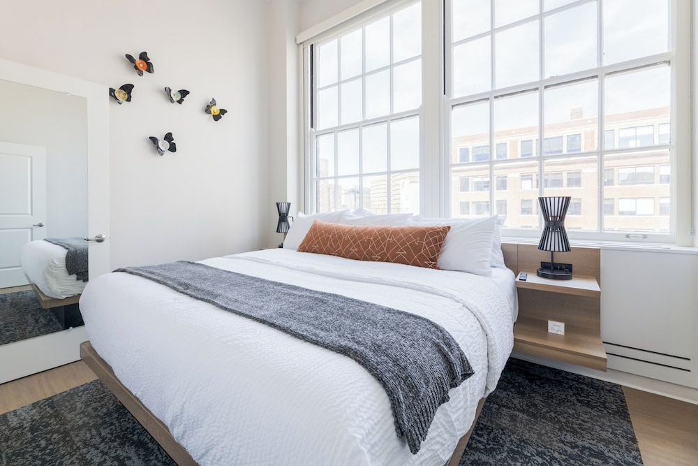 City Suite, 2 Bedrooms, Kitchen, City View (#M303) photo 1