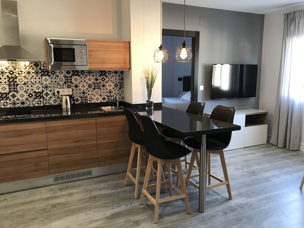 Apartment, Private Bathroom, City View - Photo 9