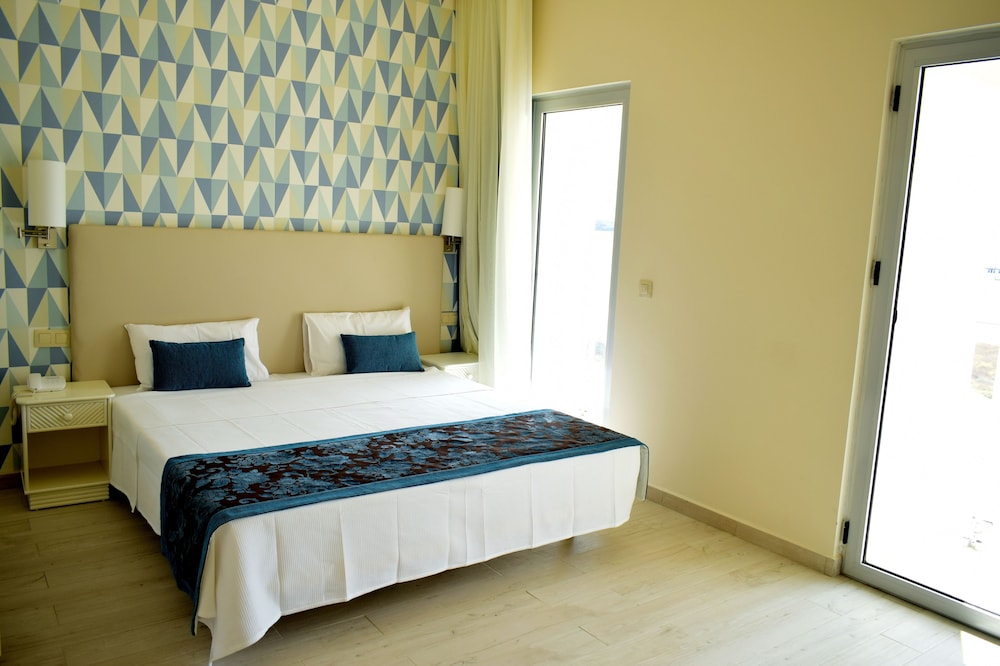 Standard Double or Twin Room - Photo 3