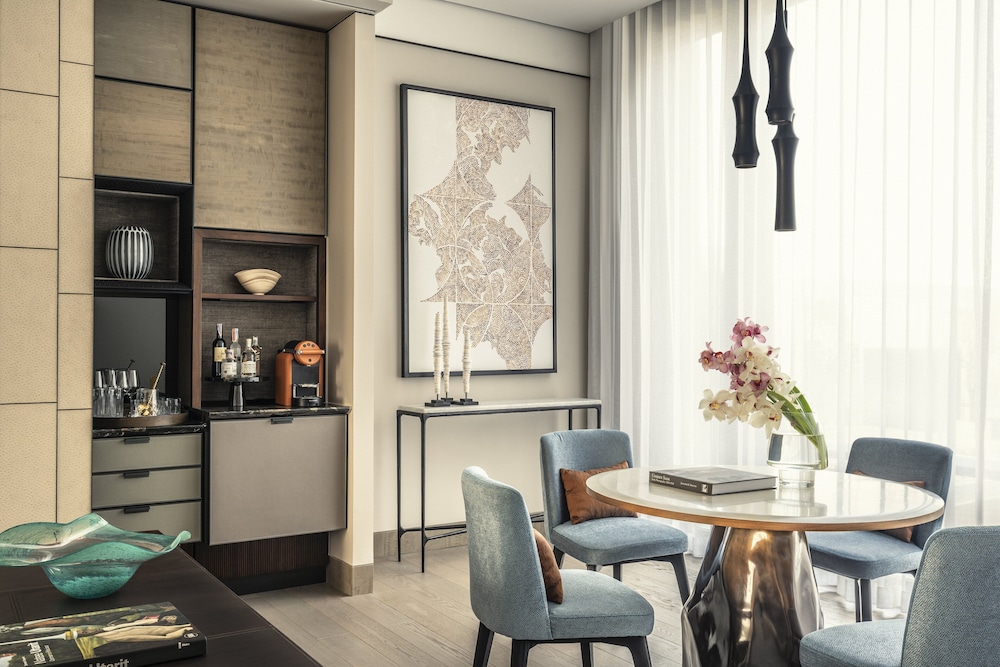 Four Seasons Executive Suite