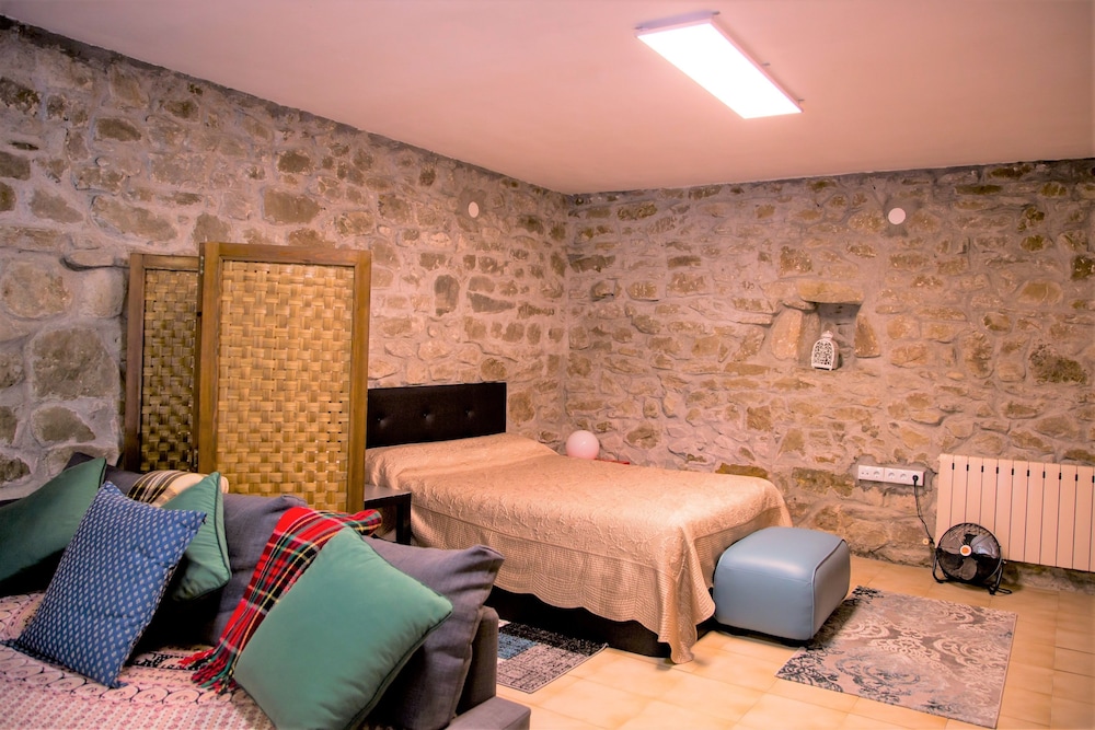 Estudio, con vista al jardín
