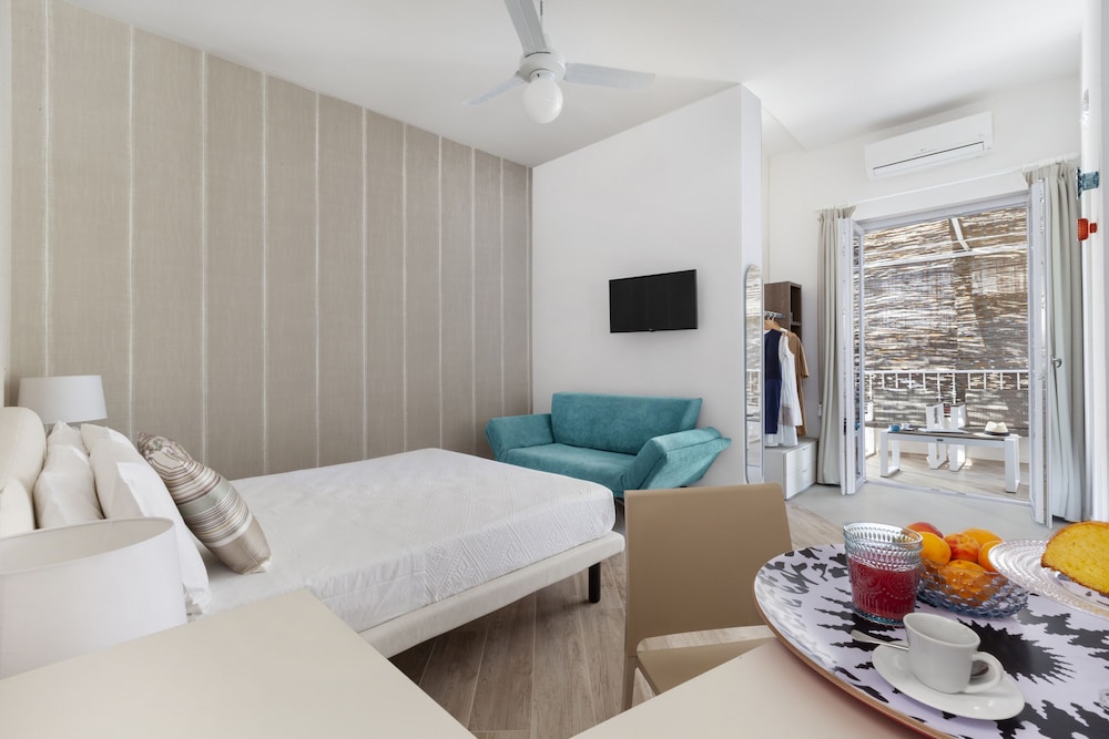 Classic Room, 1 Bedroom, Private Bathroom, Partial Sea View photo 1