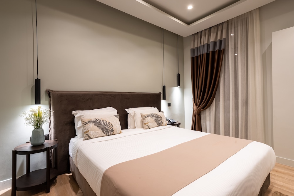 Junior Suite, Courtyard View