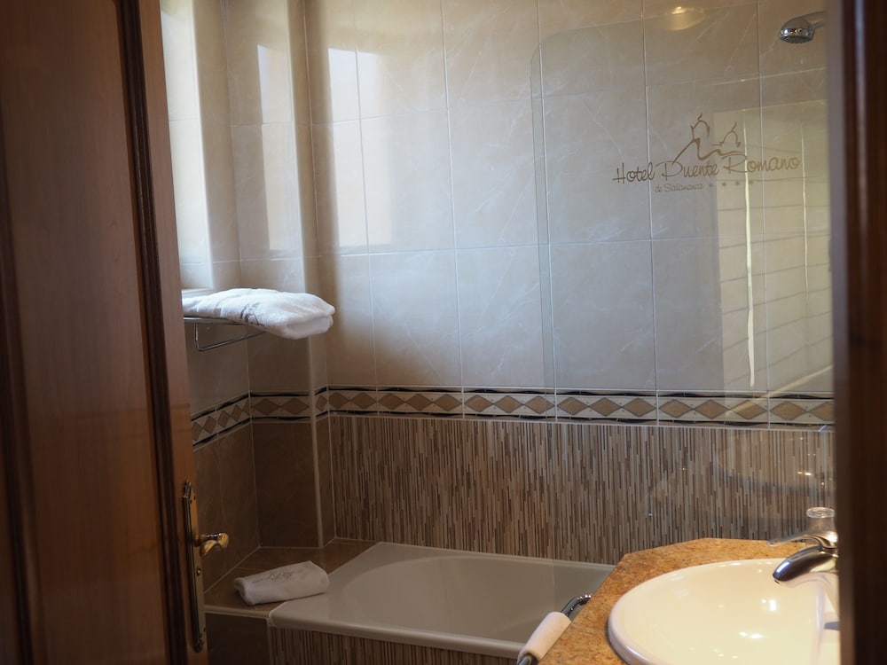 Double Room - Photo 6