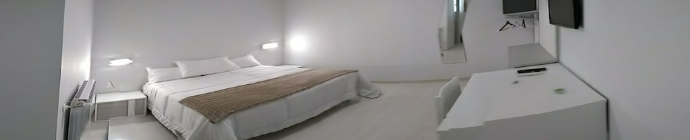 Comfort Room, Refrigerator photo 1