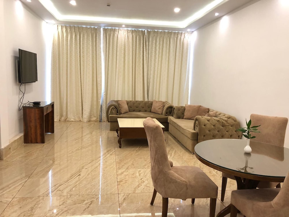 Family Double Room, Multiple Beds, Bathtub (Deluxe) photo 3