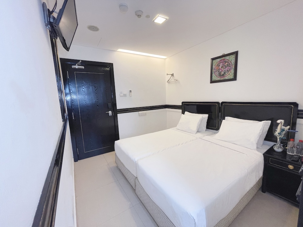 Superior Twin Room, 2 Twin Beds, City View photo 2