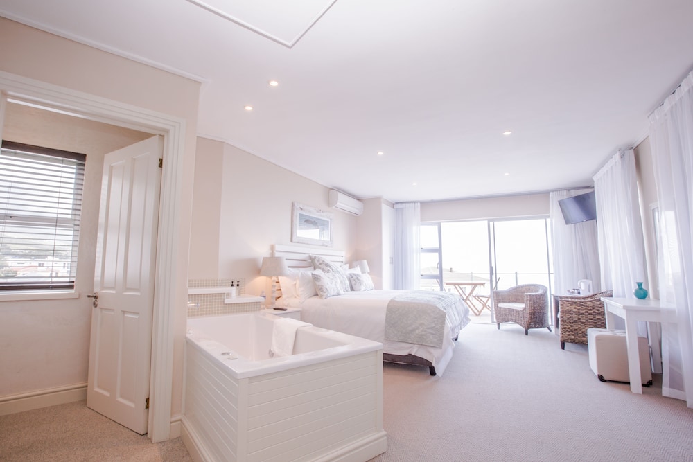 Sea View Room - Open plan bathroom (1)
