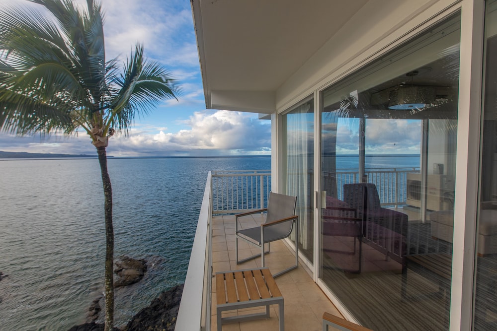 Junior Suite, 1 King Bed, Non Smoking, Oceanfront - Photo 2
