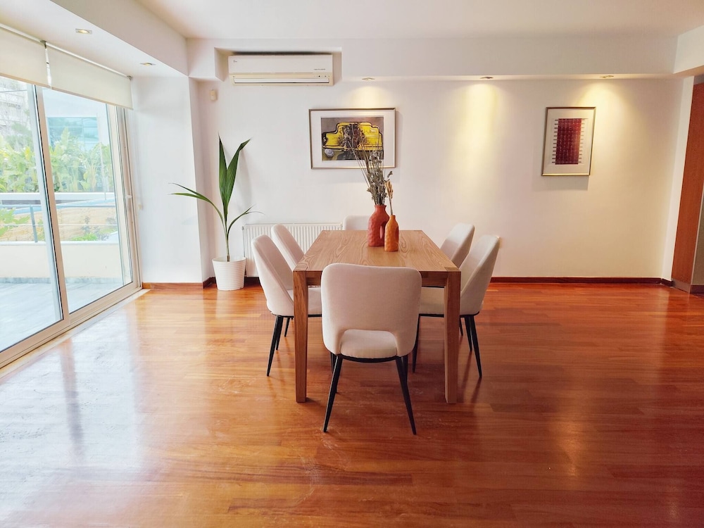 House, 5 Bedrooms, Accessible, Balcony