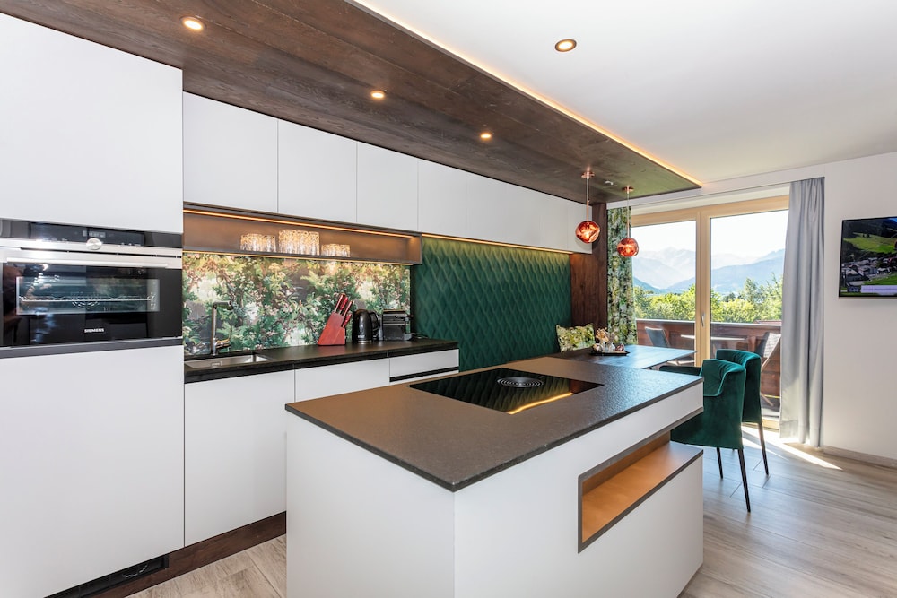 Deluxe Suite, Balcony, Mountain View