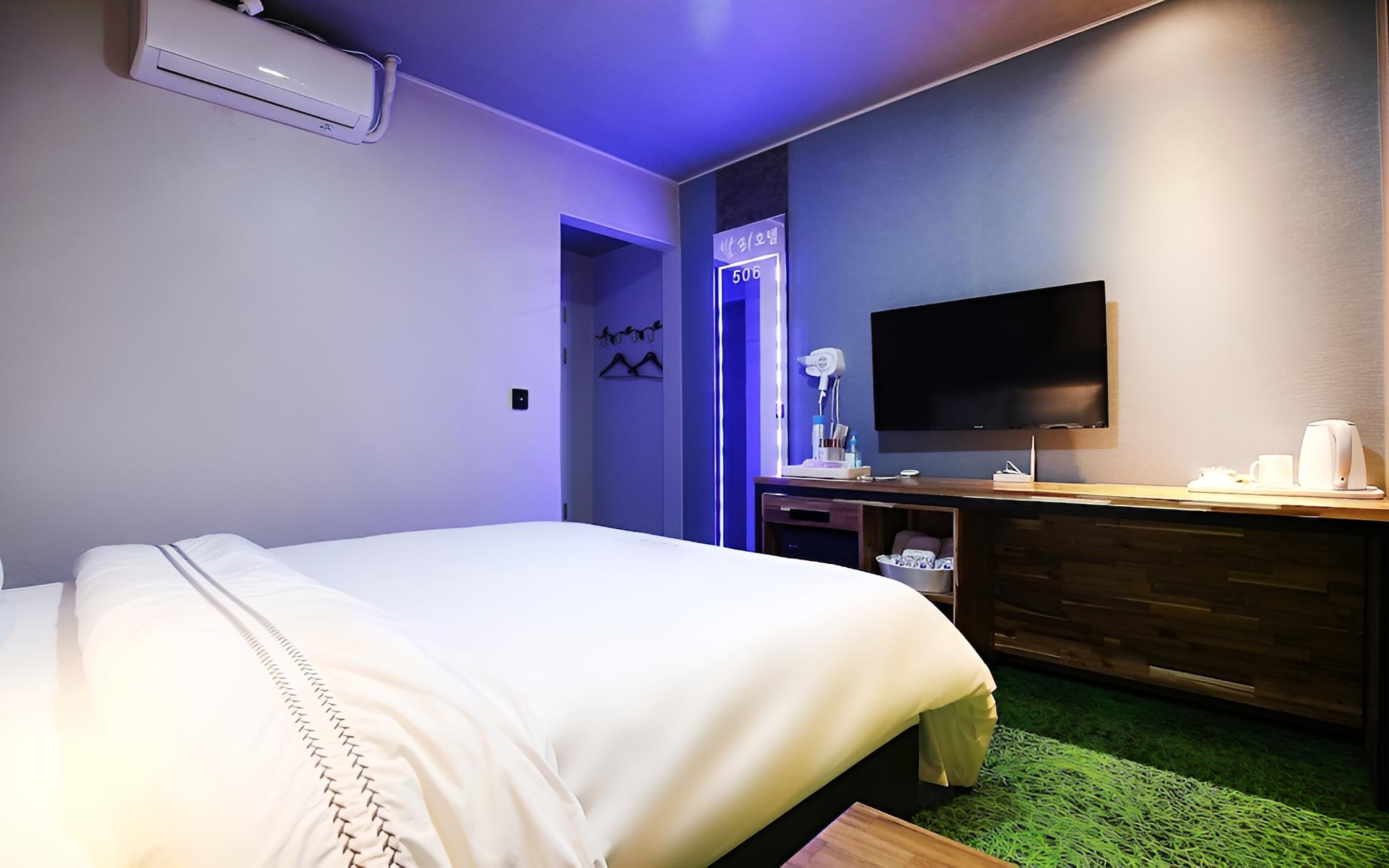 Room (Standard Room) - Photo 6