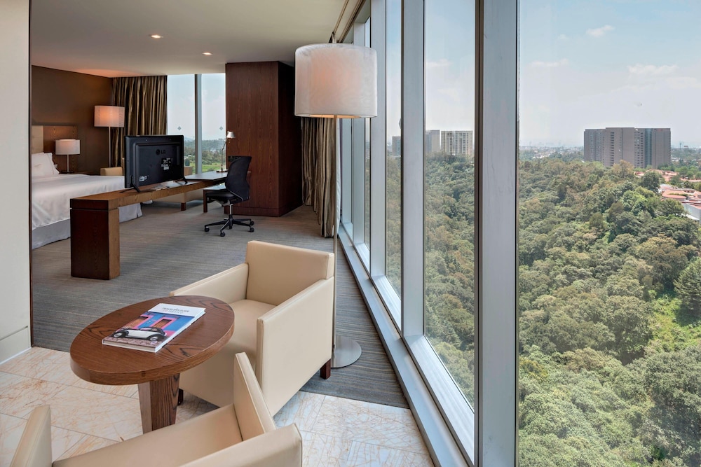 Premium Suite, 1 King Bed, Valley View - Photo 2