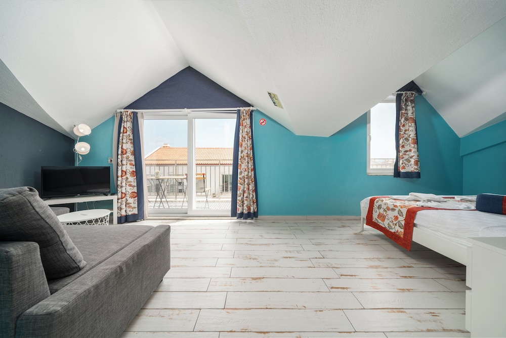 Standard Studio Suite, Partial Sea View photo 1