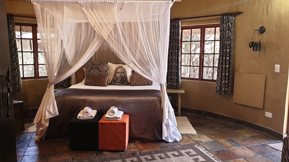 Standard Bungalow, 1 Queen Bed, Pool View, Garden Area photo 1