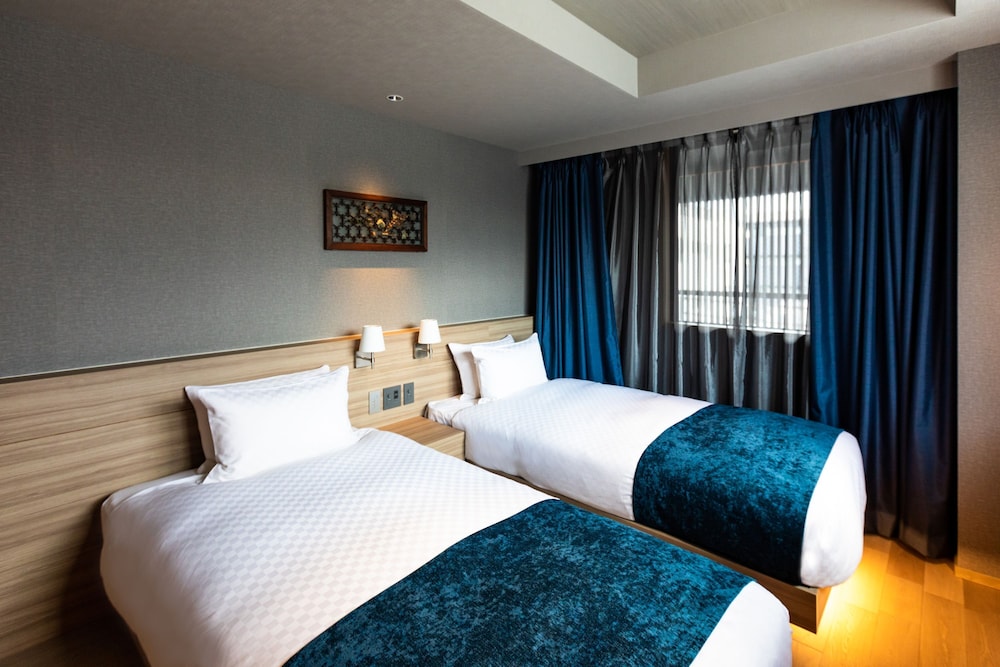 Deluxe Triple Suite