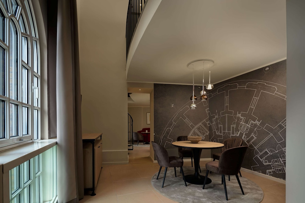 Suite, 2 Twin Beds (Tower Duplex) thumbnail 6