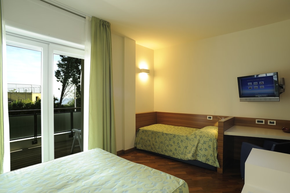 Family Room, Balcony, Sea View photo 1