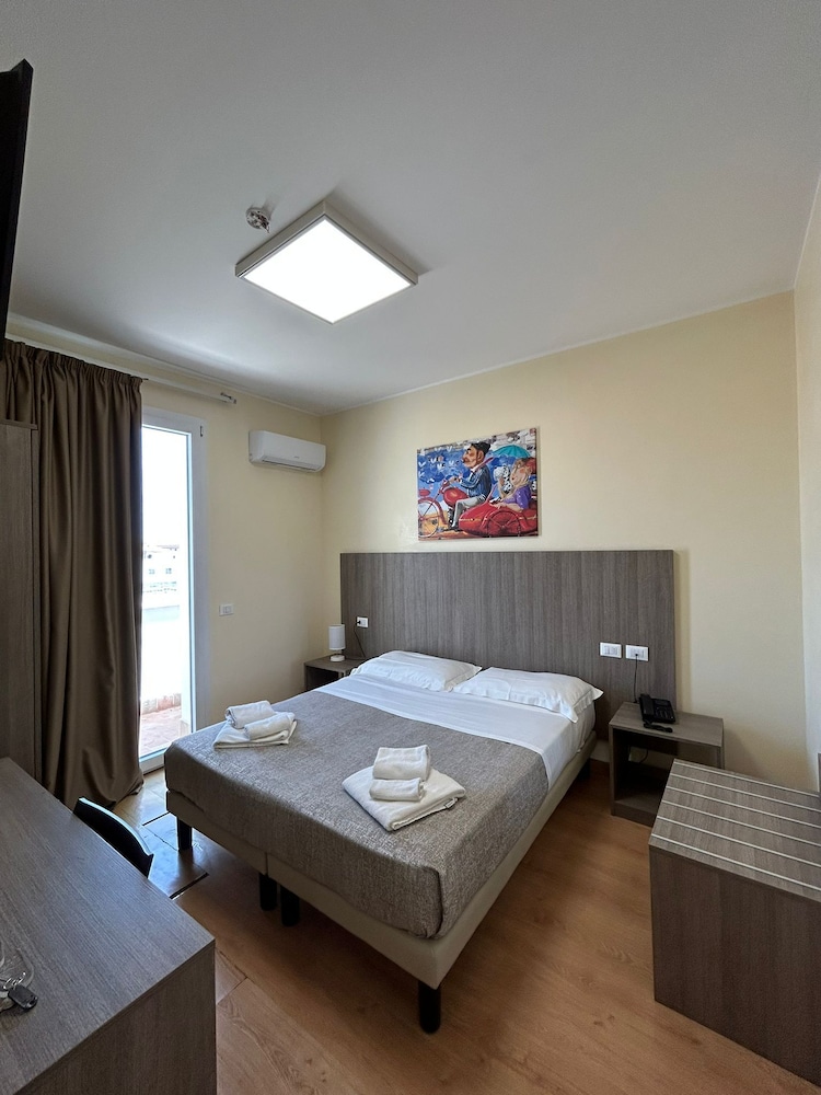 Double or Twin Room - Photo 3