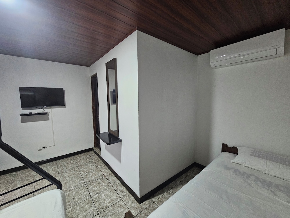 Basic Quadruple Room photo 1
