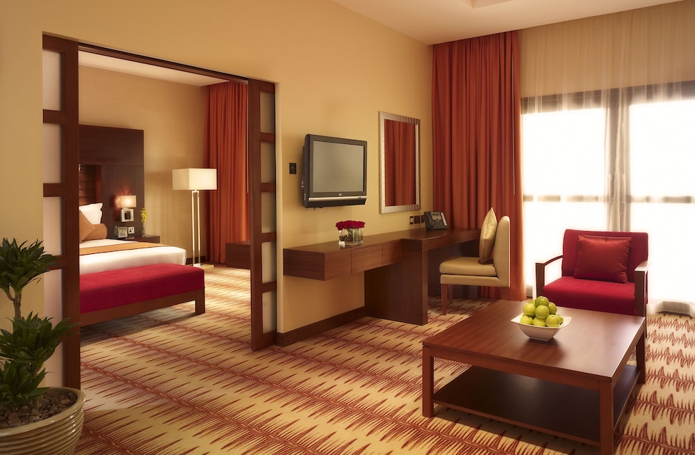 Suite, 1 Bedroom, Balcony - Photo 41