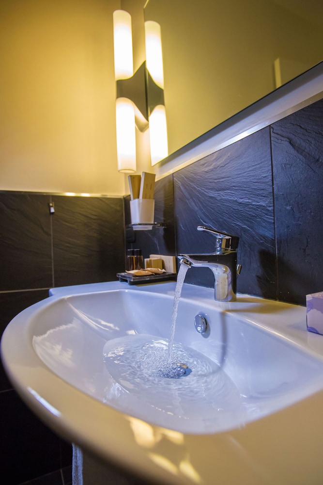 Deluxe Suite - Photo 16