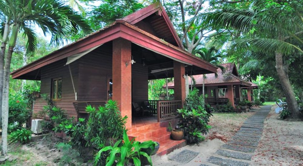 Bungalow Deluxe Seaview, Free Round-trip Boat Transfer photo 2