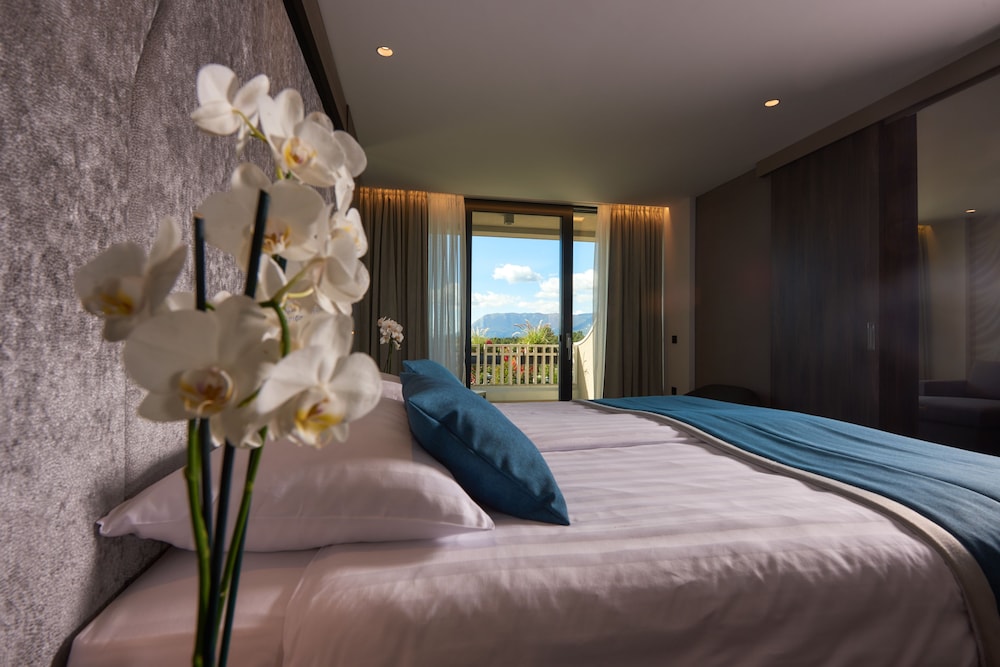 Superior Twin Room, 1 Bedroom, Balcony, River View photo 3