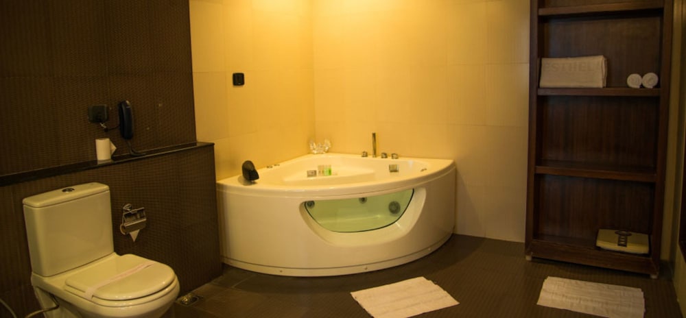 Suite - Photo 6