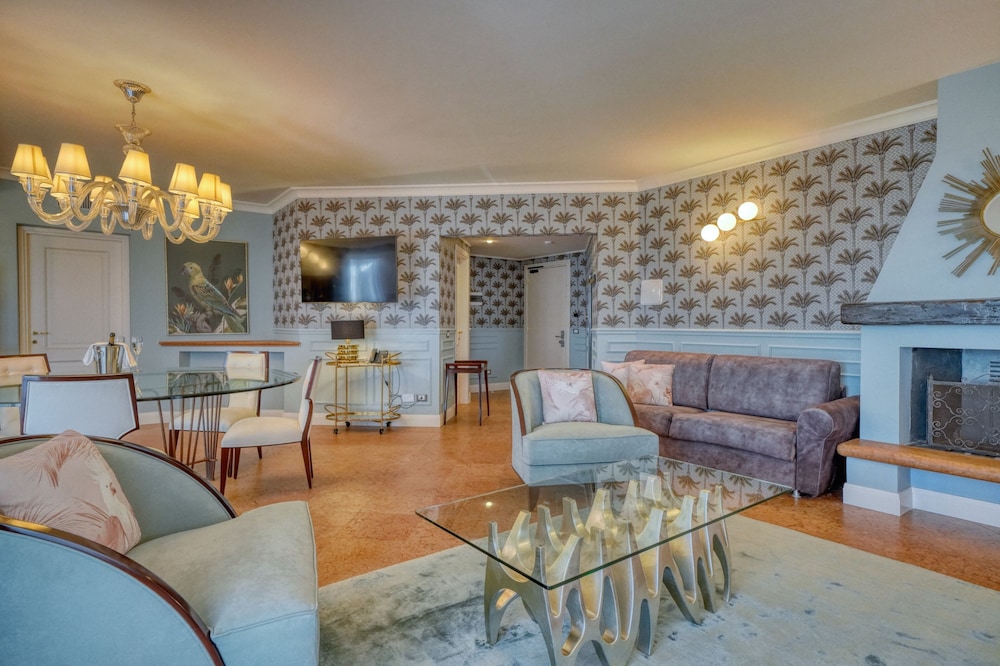 Executive Suite, 3 Bedrooms, Terrace, Lake View - Photo 12