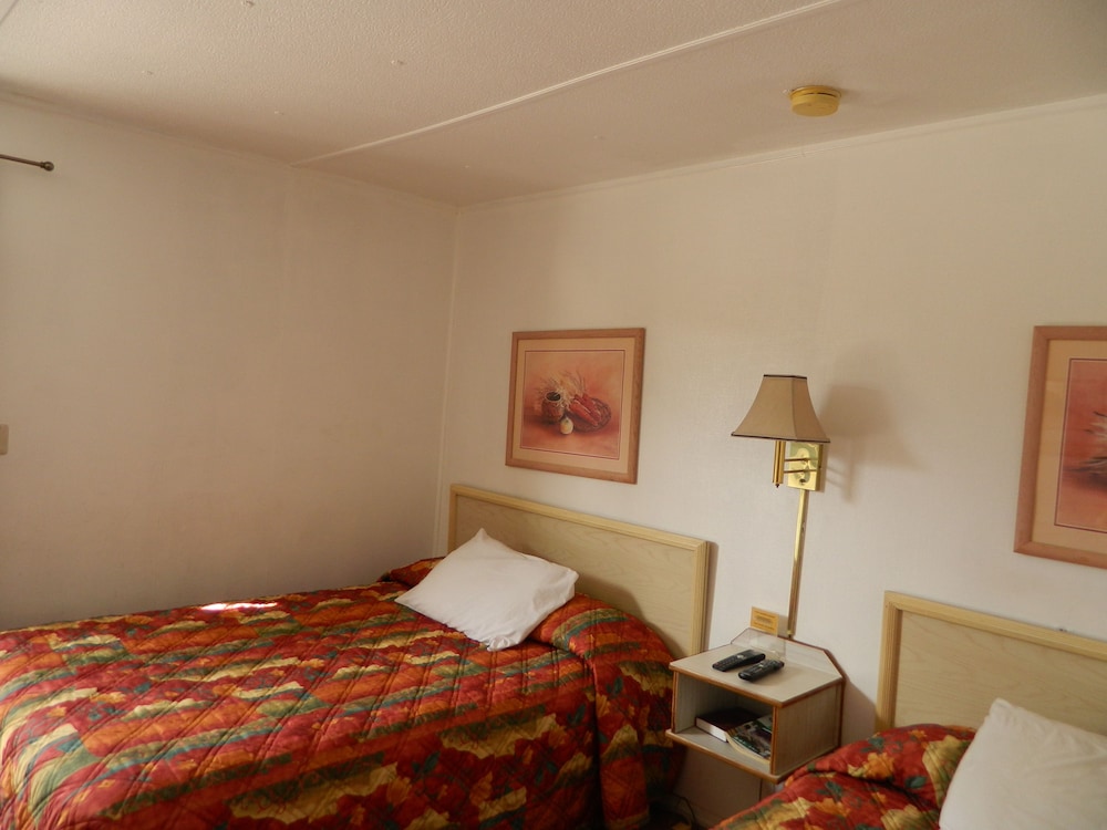 Economy Single Room, 2 Full Beds, Mountain View, Mountainside photo 2