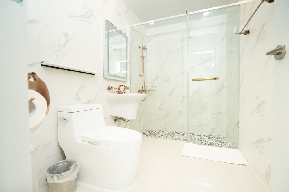 Balcony Suite - Photo 4