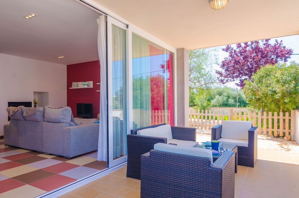 Villa photo 2